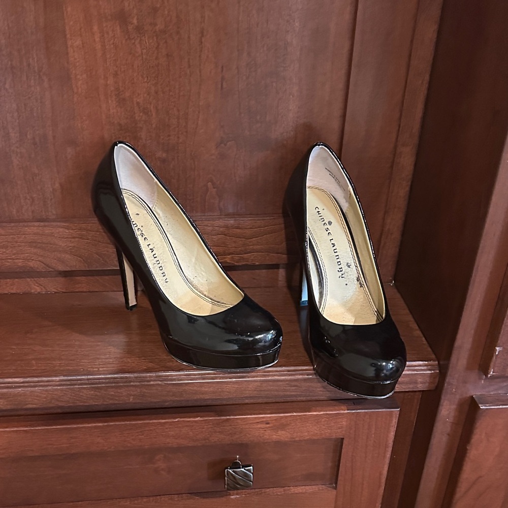 Chinese Laundry Black Glossy Heels